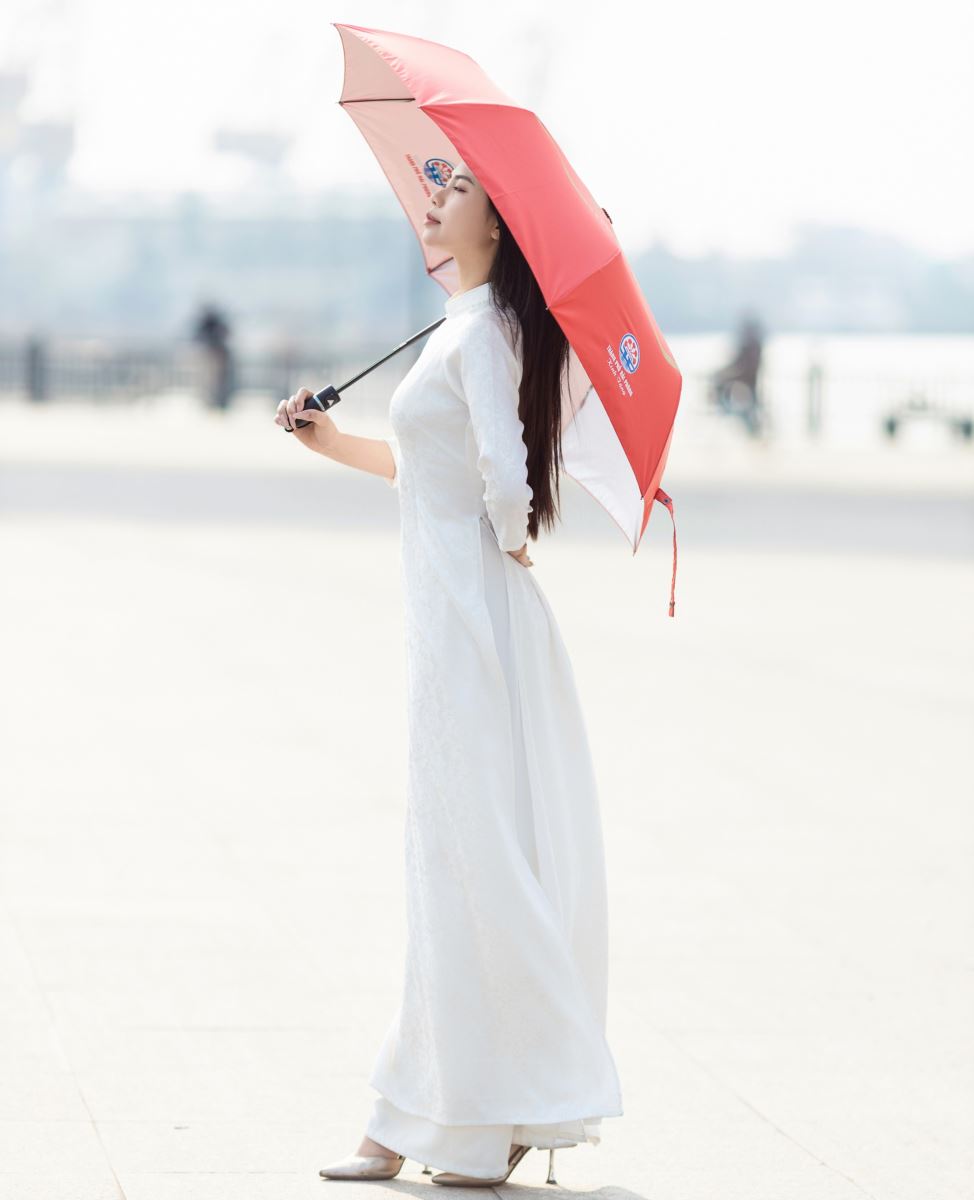 Ô cầm tay gấp 3 tự động 2 chiều được dùng để quảng cáo và phục vụ khách hàng bao gồm in logo tên công ty của khách hàng