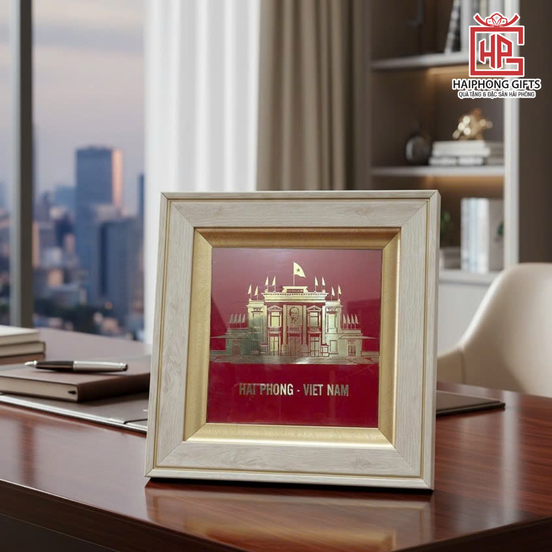 Tranh đồng ăn mòn nhà hát lớn Hải Phòng là một trong những sản phẩm quà tặng doanh nghiệp cao cấp