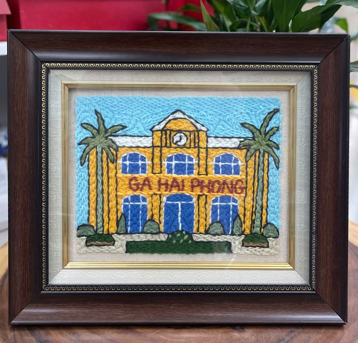 Tranh thêu len nổi Ga Hải Phòng