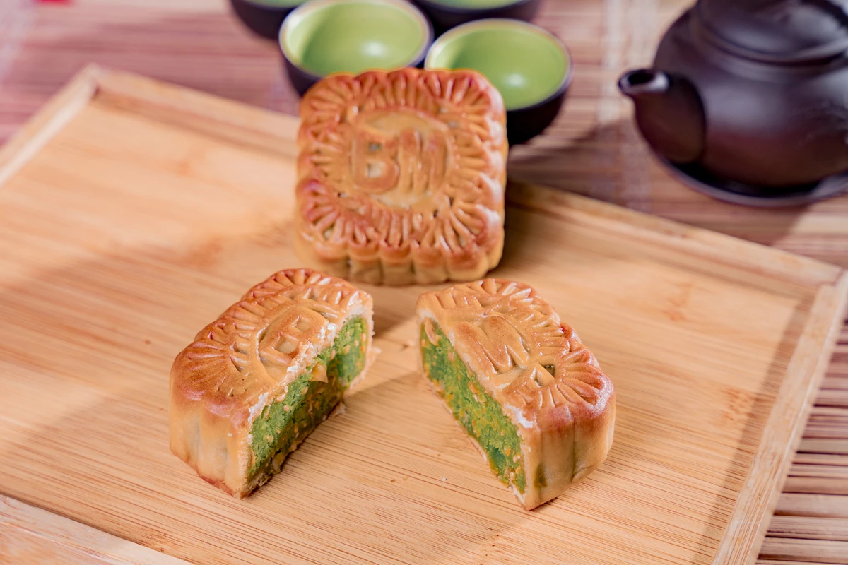 BÁNH TRUNG THU BÌNH MINH NHÂN LÁ DỨA HẠT DƯA 180G