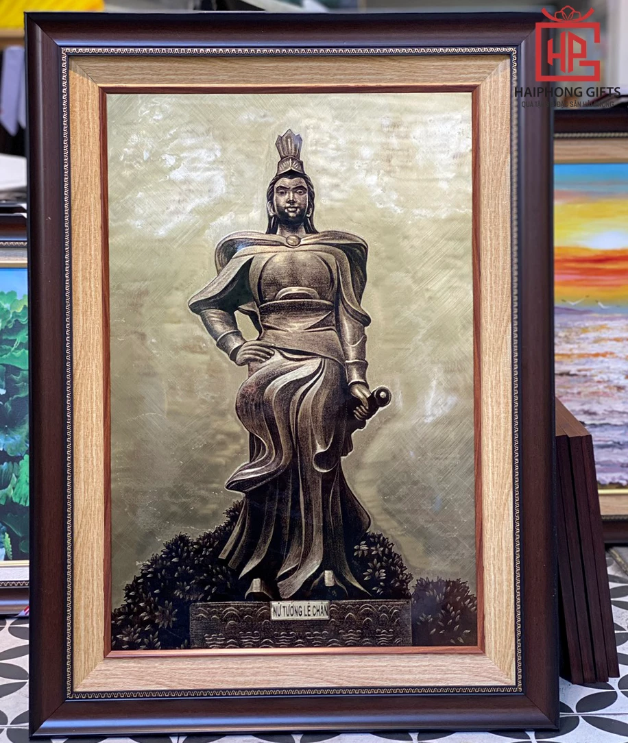 TRANH ĐỒNG ĐIÊU KHẮC NỮ TƯỚNG LÊ CHÂN