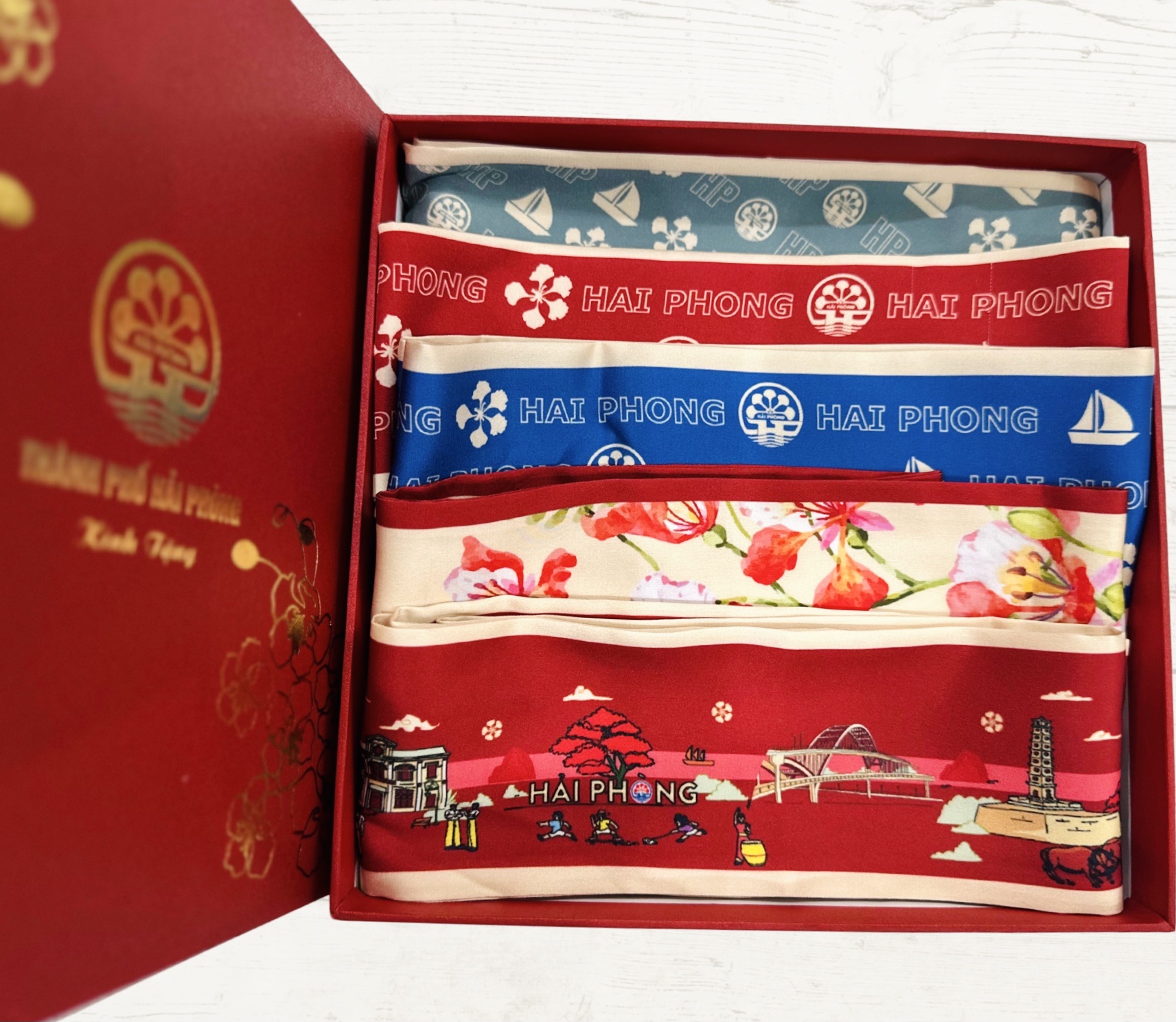 Set 5 khăn lụa có hộp túi giấy Hải Phòng