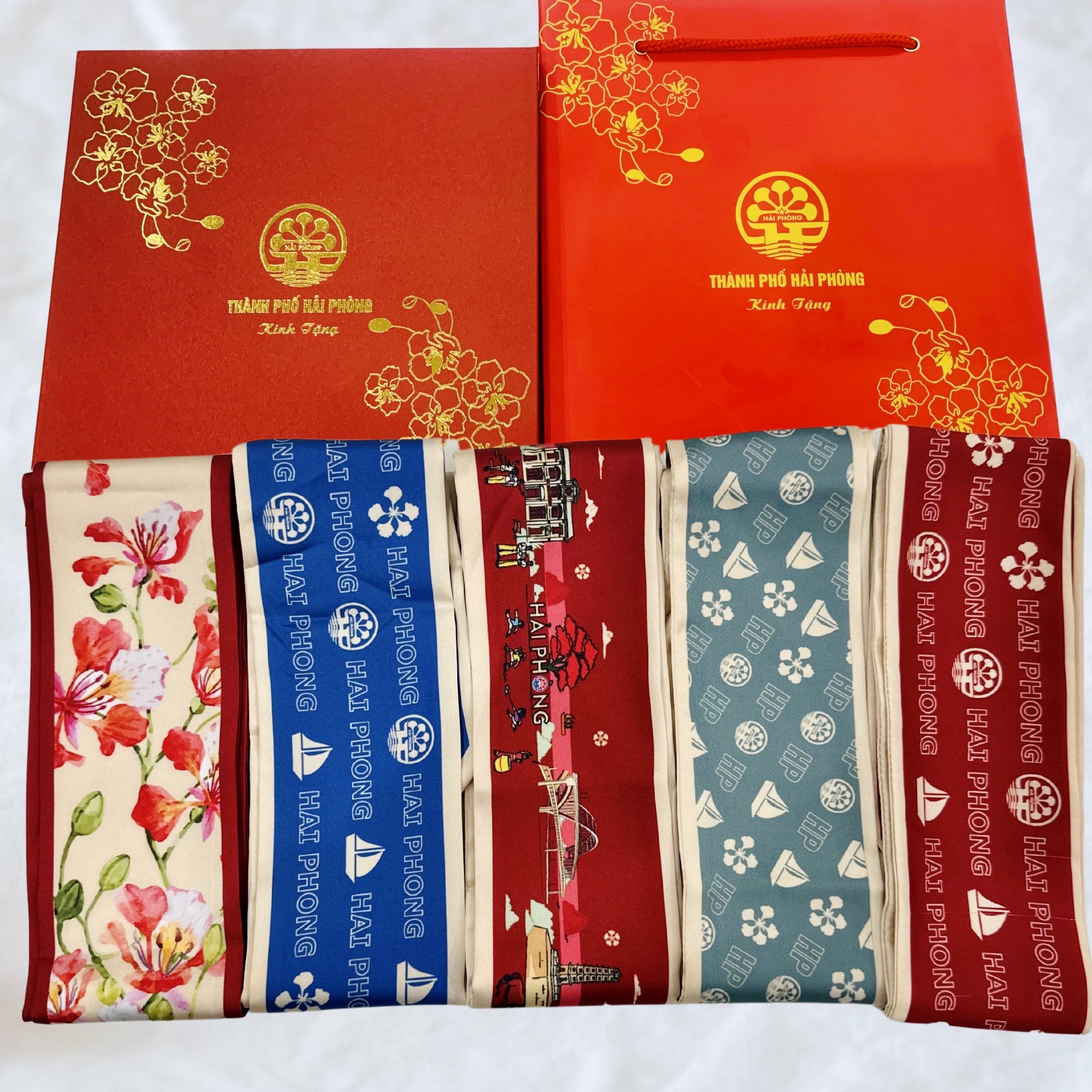 Set 5 khăn lụa có hộp túi giấy Hải Phòng