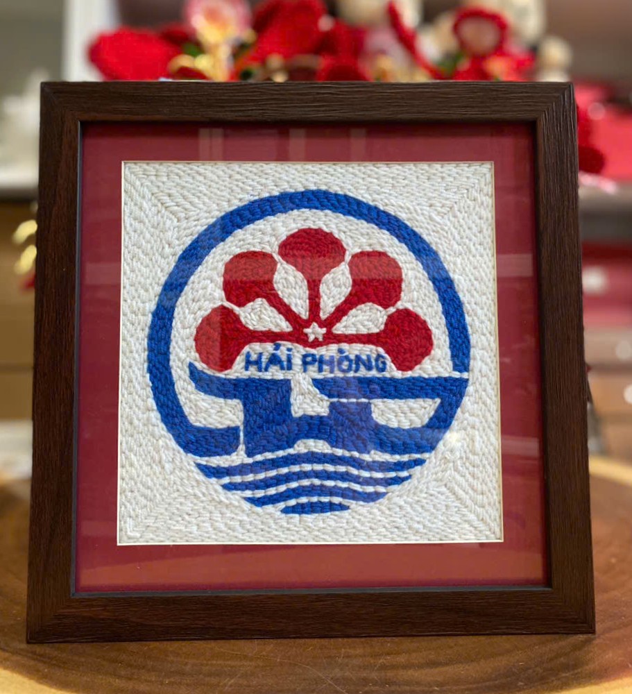 TRANH THÊU LEN NỔI LOGO HẢI PHÒNG 25X25CM